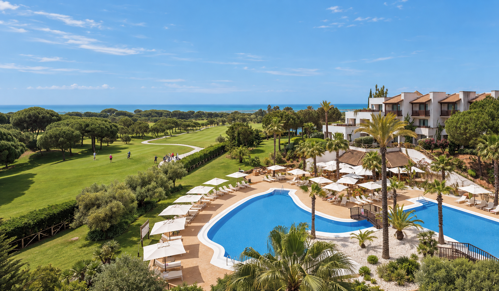 Piscina, hotel y campo de golf de Precise Resort El Rompido